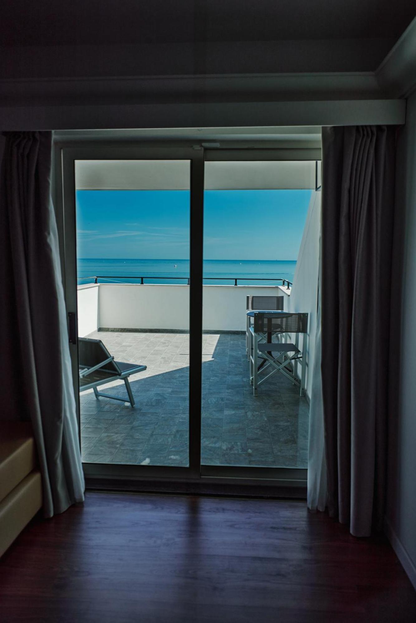 Hotel Negresco Cattolica Exterior foto