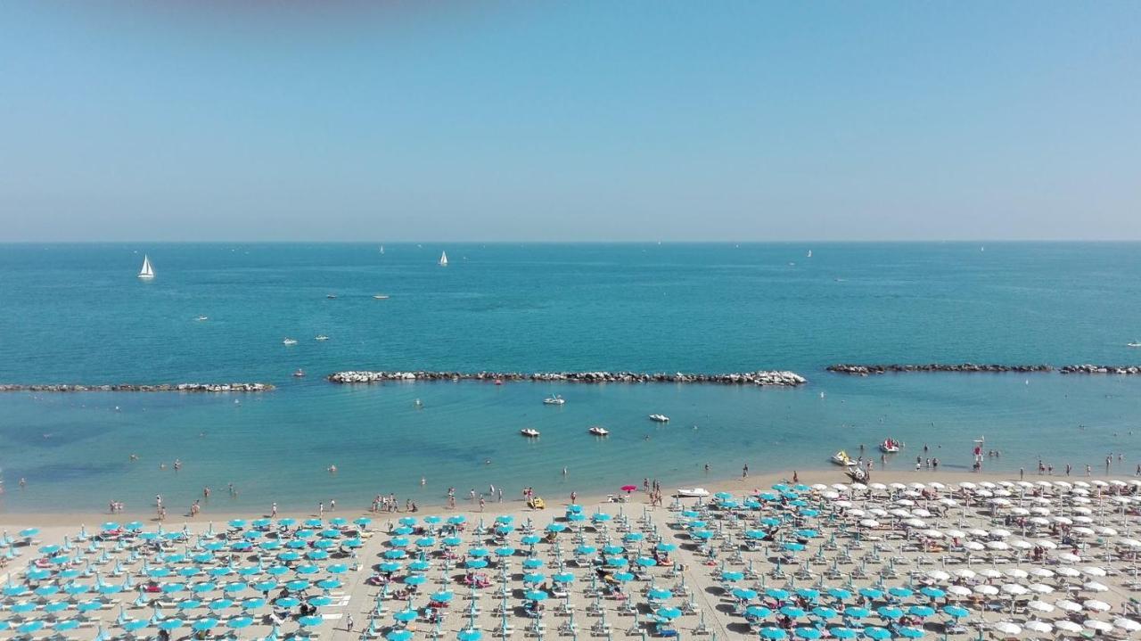 Hotel Negresco Cattolica Exterior foto